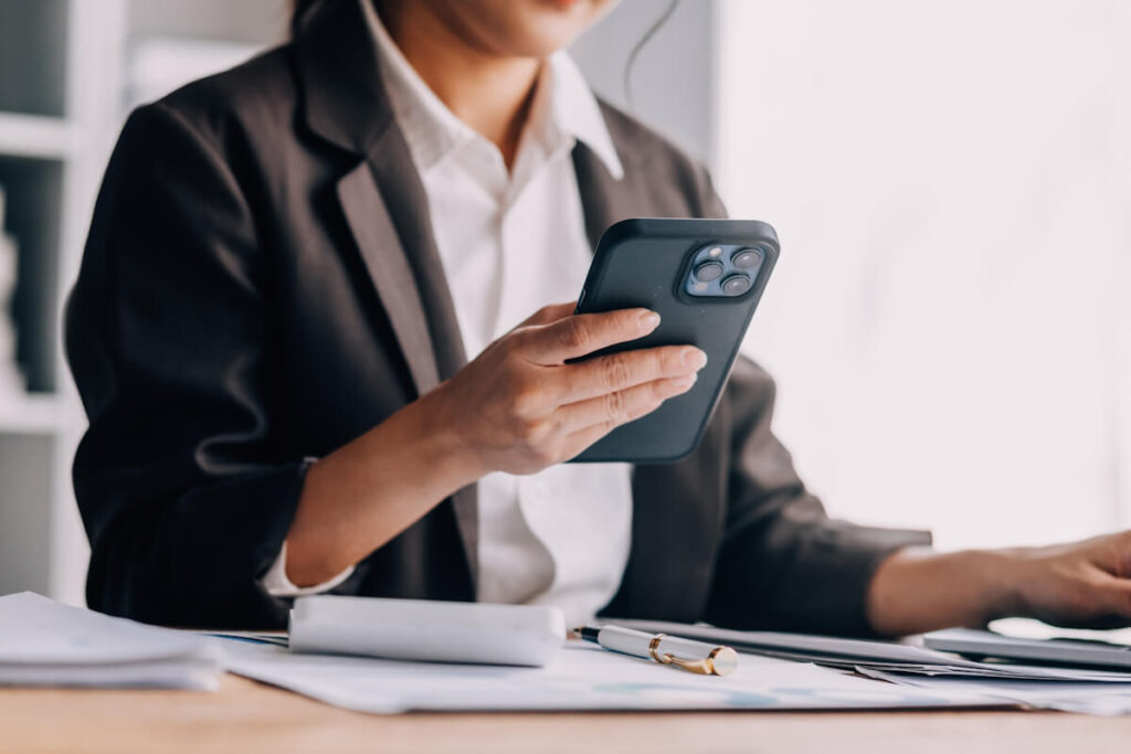 app contract review lawyer